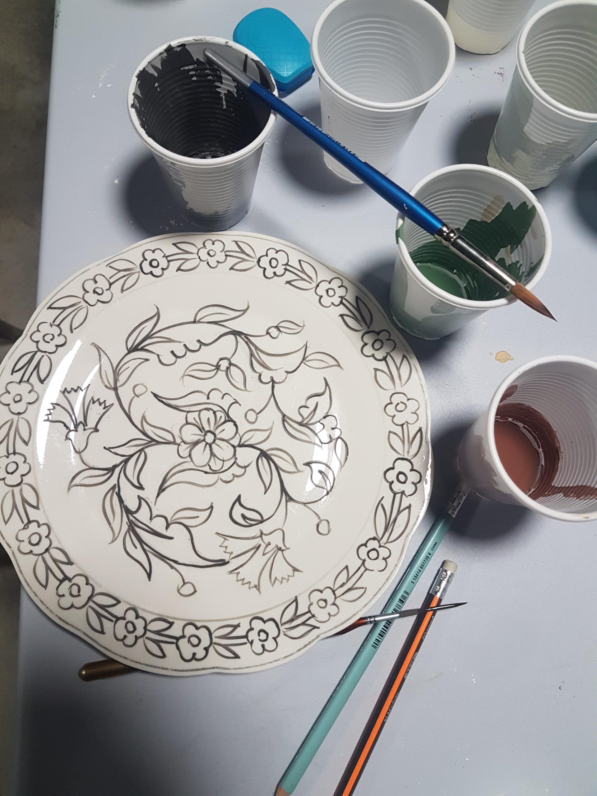 hand painted plate made of porcelain